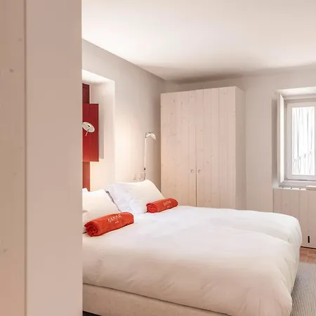 Danna Portuguese Design House Porta 7